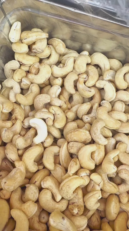 كاجو أخضر – أكاجو
استمتع بالطعم الكريمي والقوام الناعم مع الكاجو الأخضر الطبيعي، غير محمّص وغير مملّح، ليمنحك أعلى قيمة غذائية دون أي إضافات.
مصدر غني بالبروتين، الدهون الصحية، والمغذيات الأساسية، ويُعتبر خيارًا ممتازًا للوجبات الصحية الخفيفة